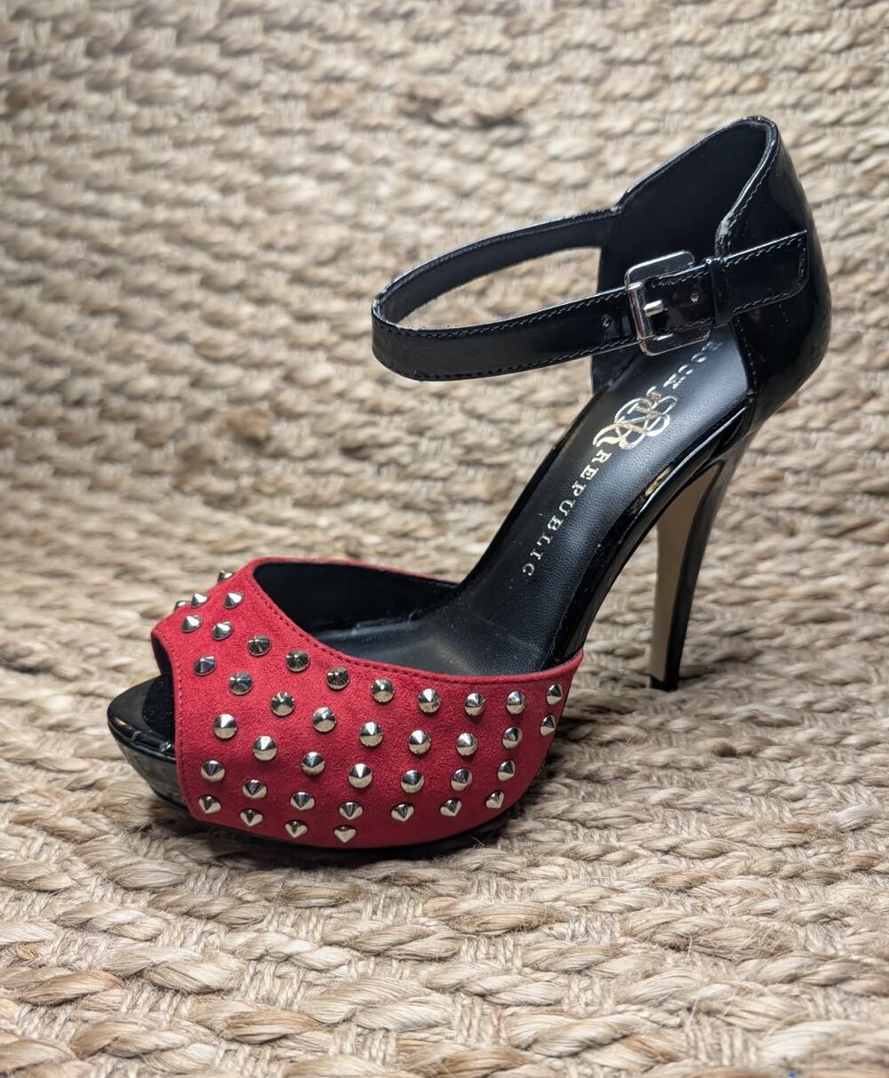 Rock & Republic Shoes Size 7.5 Med Black Red Studded Platform High Heels Suede